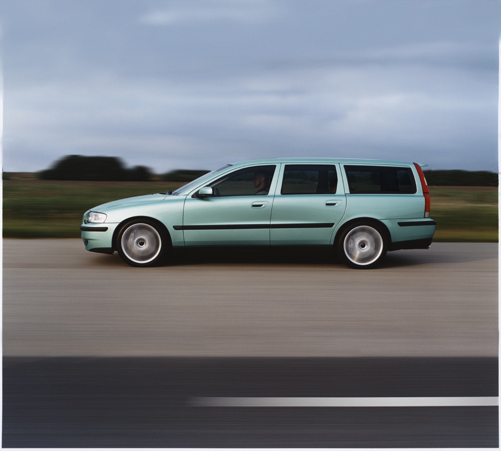 15_Volvo_V70_R.jpg