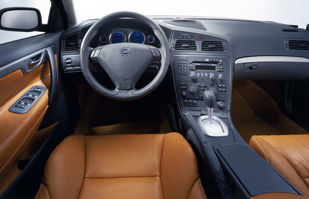 16_S60_R_V70_R_Interior.jpg