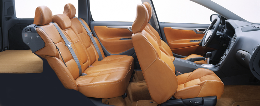 18_Volvo_V70_R_Interior.jpg