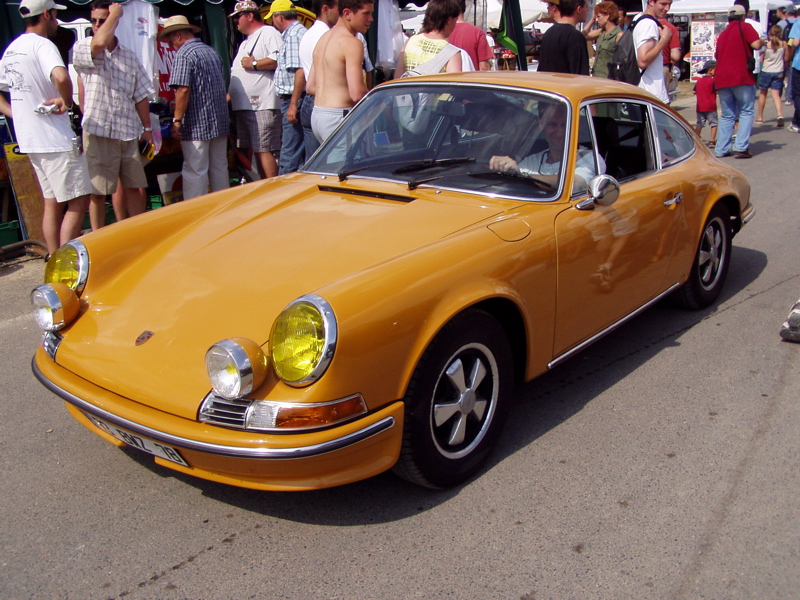 Porsche 911 orange