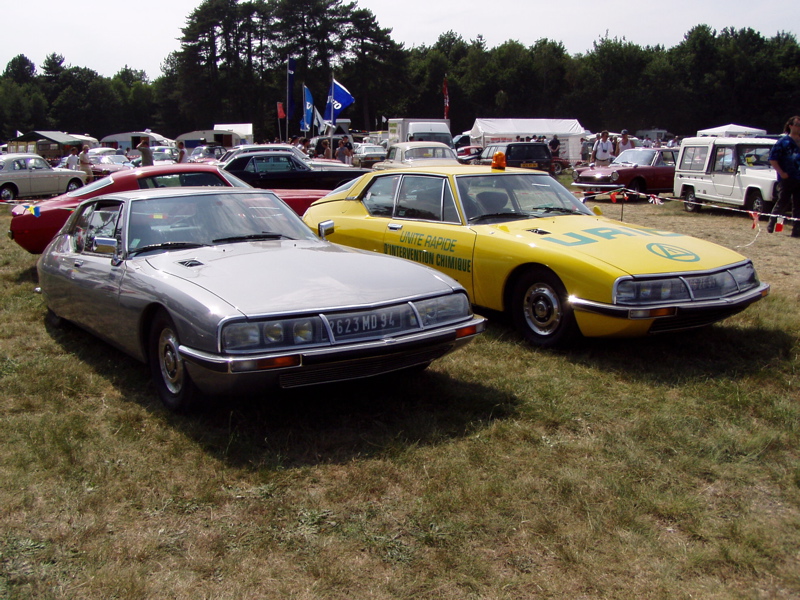 Citroën SM jaune et grise