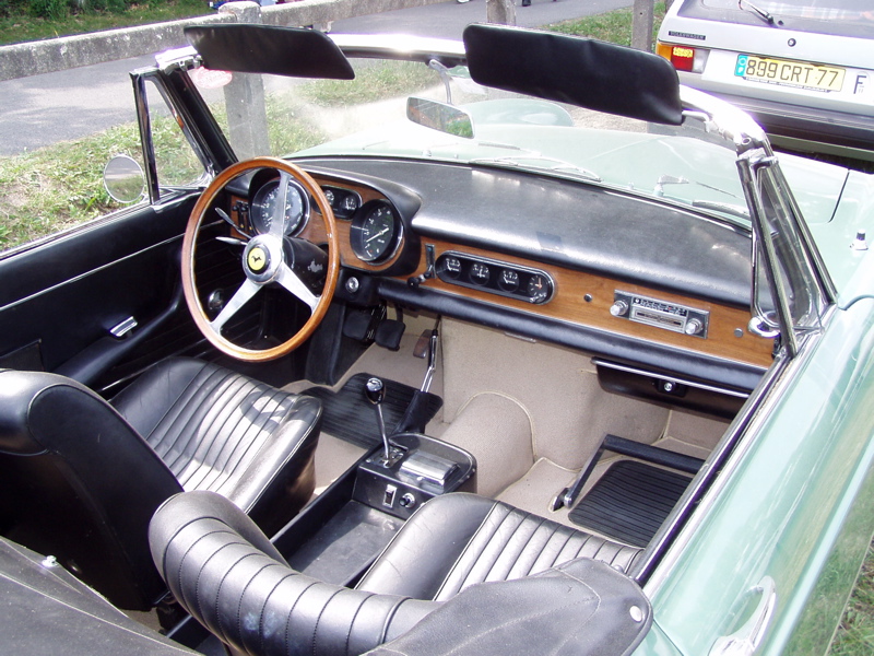 Ferrari intérieur