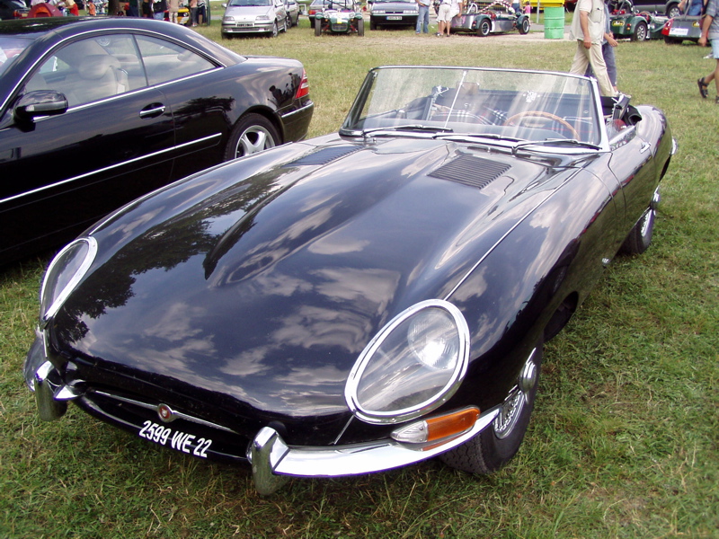 Jaguar Type E cabriolet bleu