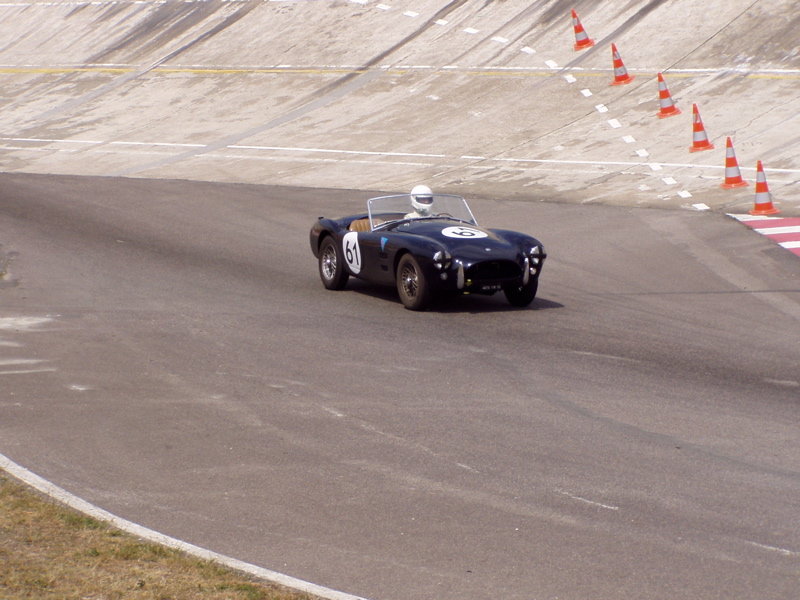 AC Cobra dans la chicane